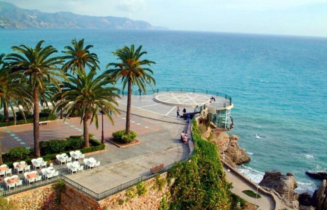 Piso Acogedor Cerca De La Playa Torrecilla Nerja Exterior photo